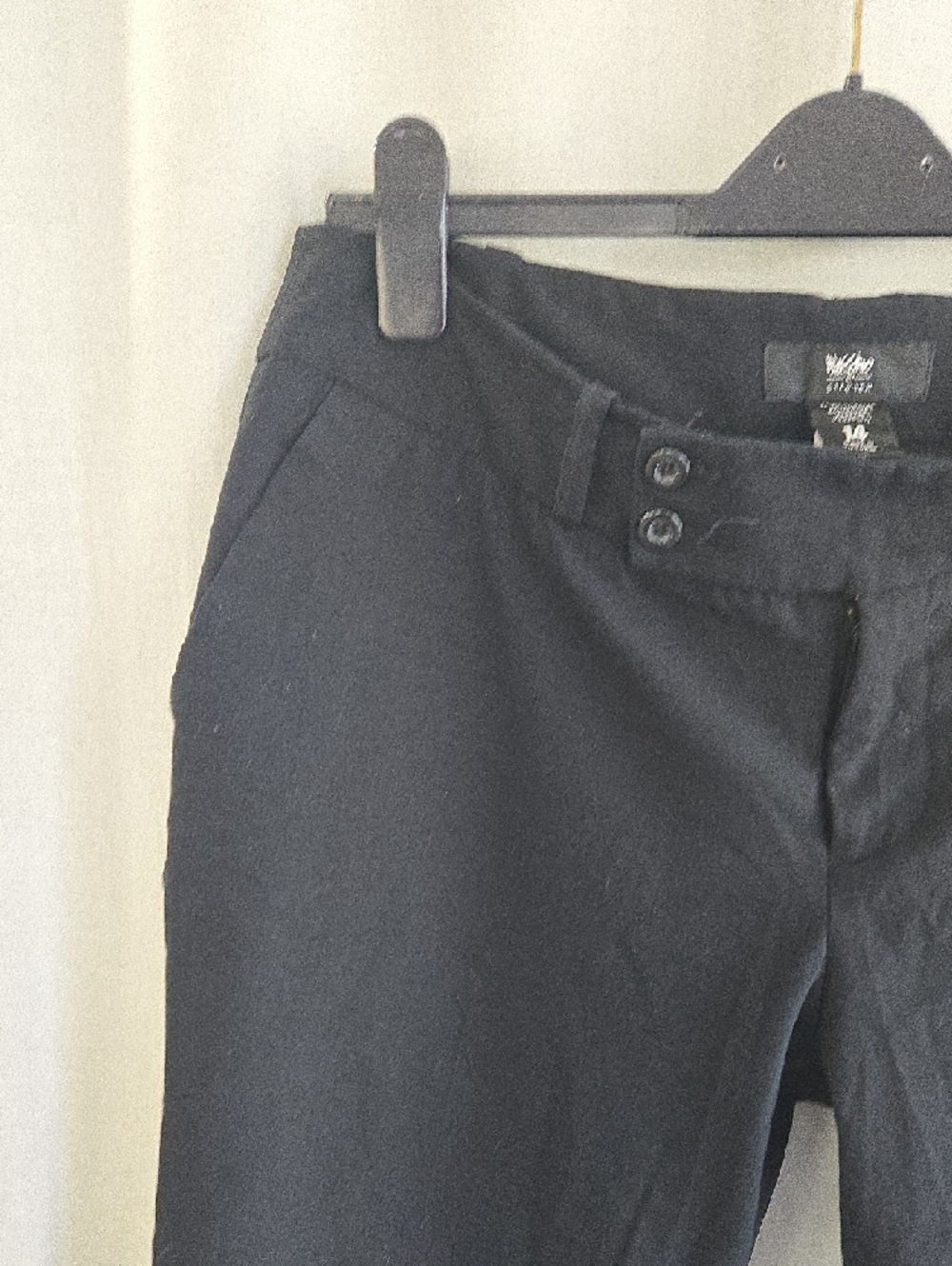 Mossimo Supply Co. Black Cropped Capri Pants - Picture 4 of 8